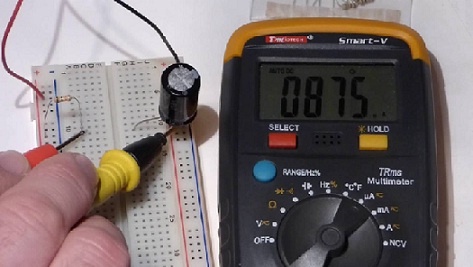 resultat åbning Stol Test a Capacitor using Analog and Digital Multimeter